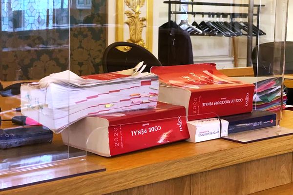 Dhjetë vite burg për “liderin” e një rrjeti shqiptar që shiste drogë në Francë, sekuestrohet shtëpia luksoze në Shqipëri s plateau enregistr proc s affaire dorian 00 00 32 00 656db92d5b923611346475 1