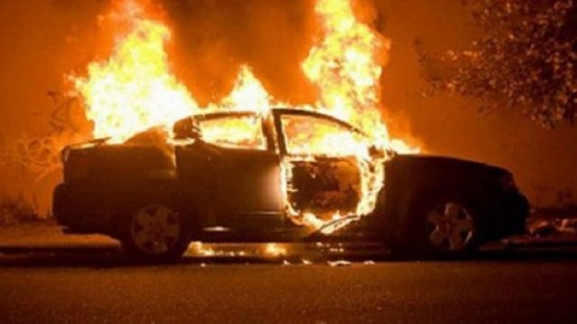 Digjet automjeti i një serbi në Leposaviç, policia nis hetimet 640 0 1710699781xvetura digjet 780x439 198