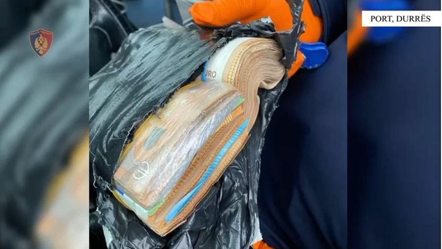 53 mijë euro, 133 shishe me verë dhe celularë kontrabandë. Policia arreston të riun në portin e Durrësit 900 0 1709716030xportiiijpg 319