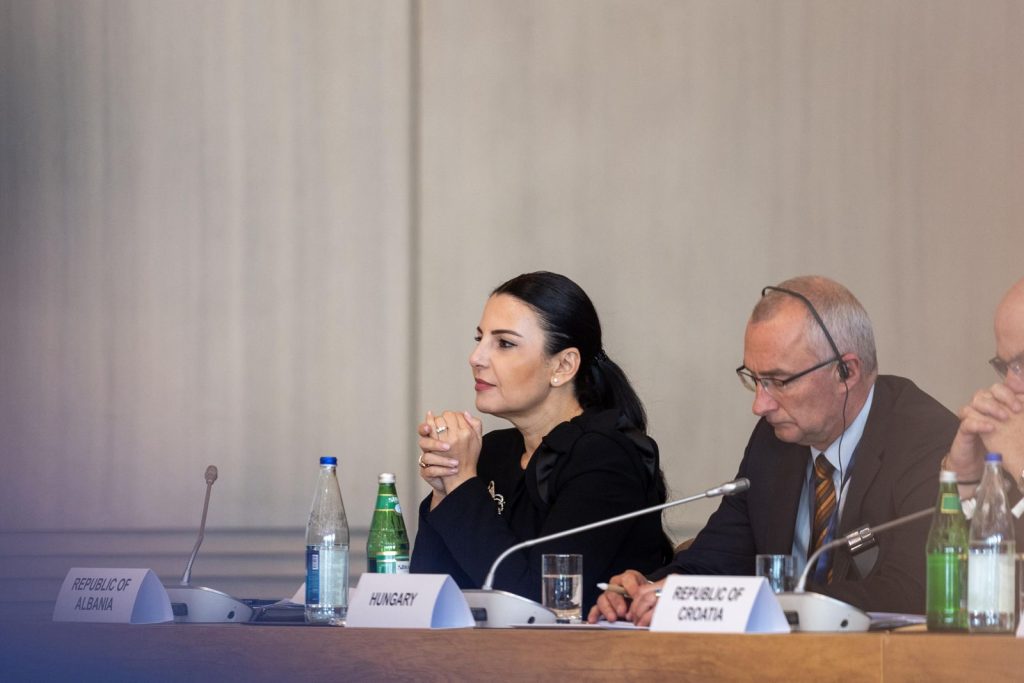 VIDEO/ Balluku në Baku: Krijimi i infrastrukturës së gazit dhe burimeve alternative, siguri më e lartë energjetike WhatsApp Image 2024 03 01 at 11.01.27 1