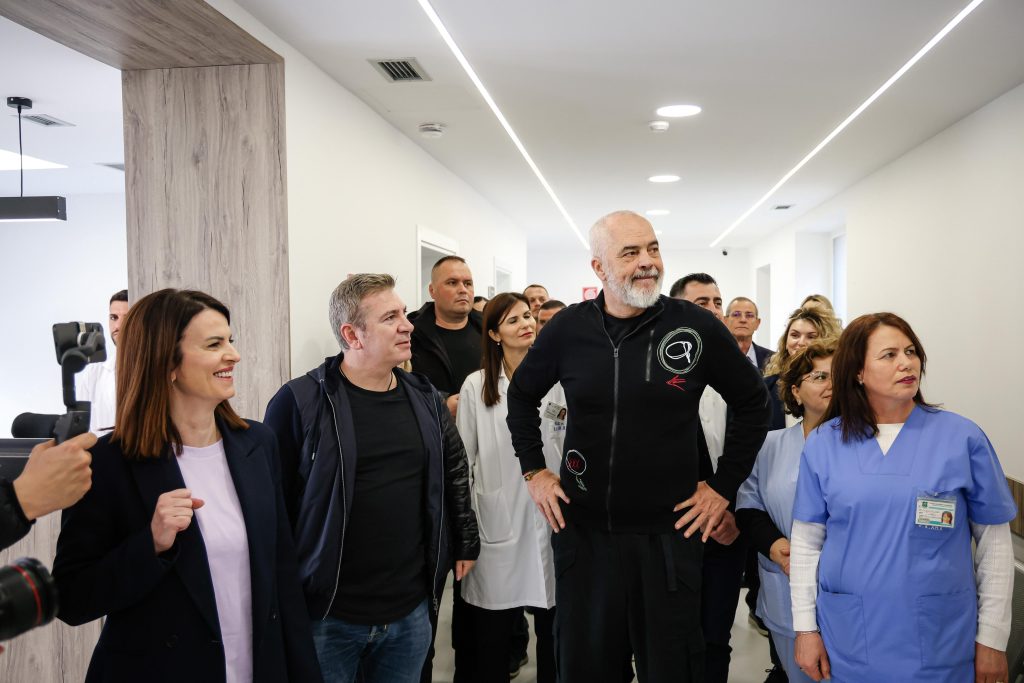 FOTO/ Rama dhe Koçiu në godinën e re të Poliklinikës së Specialiteteve në Elbasan: Do rrisim pagat e infermierëve 4 WhatsApp Image 2024 03 02 at 15.06.17