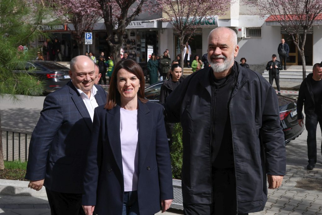 FOTO/ Rama dhe Koçiu në godinën e re të Poliklinikës së Specialiteteve në Elbasan: Do rrisim pagat e infermierëve 2 WhatsApp Image 2024 03 02 at 15.06.18