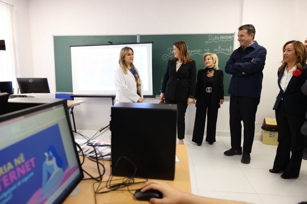 Shkolla ''26 Nëntori'' rihap dyert pas tërmetit, Veliaj: Sot kemi institucione që janë shumë herë më të mira se privati 1 WhatsApp Image 2024 03 07 at 12.06.23
