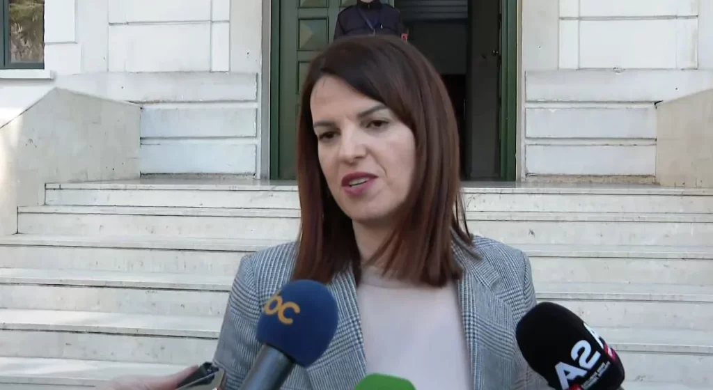 Pse u lirua nga detyra Albana Fico? Ministrja e Shëndetësisë: Nuk ka lidhje me urgjencën, por… kociu 1