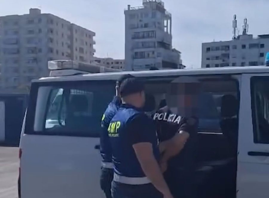 Makina me armë u kap në Bari, arrestohet polici që e la të kalonte në Durrës. Shmangu qëllimsht kontrollin 900 0 1712327618xwhatsapp image 2024 04 05 at 163238 395