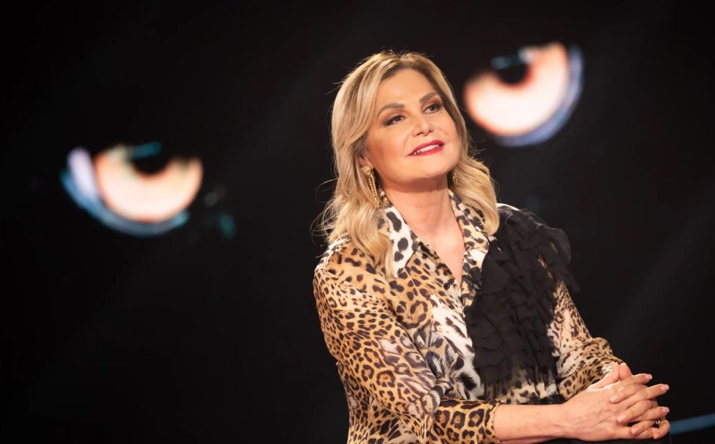Nga pendesa për abortin, paraliza dhe martesa, ylli i televizionit italian Simona Ventura i rrëfen të gjitha Capture 92