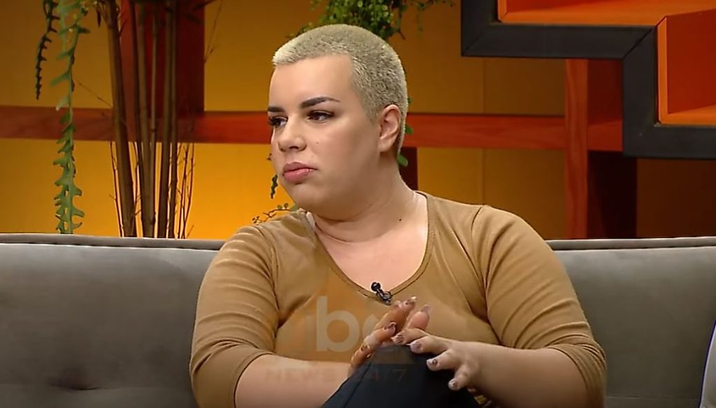“Nuk kam përjetuar adoleshencë”, Xhesika: Kam mbajtur familjen që 16 vjeç, kështu më erdhi jeta IMG 1788