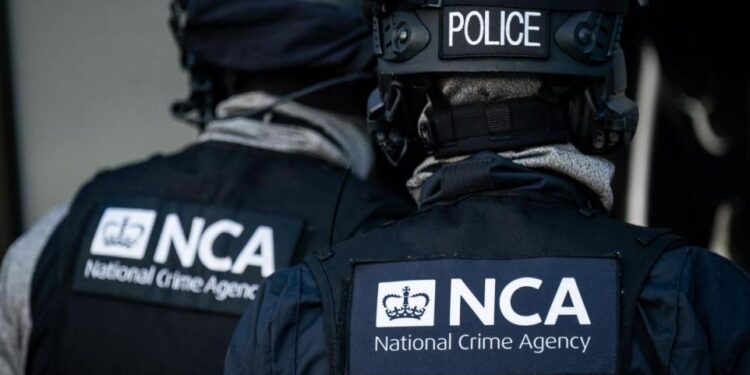 Makinat plot me paund drejt vendit tonë, si i lanë hetuesit britanikë të lirë 4 shqiptarët për t’i futur në ‘grackë’ NCA 750x375 1