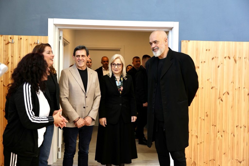 Bashkia Kamëz, simbol i Rilindjes pas rrënimit! Rama: Shkolla “Demokracia”, kopshti dhe çerdhja e re sapo kanë hapur dyert 10 WhatsApp Image 2024 04 22 at 14.25.59 1