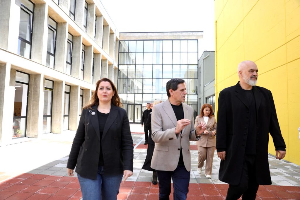 Bashkia Kamëz, simbol i Rilindjes pas rrënimit! Rama: Shkolla “Demokracia”, kopshti dhe çerdhja e re sapo kanë hapur dyert 5 WhatsApp Image 2024 04 22 at 14.26.04