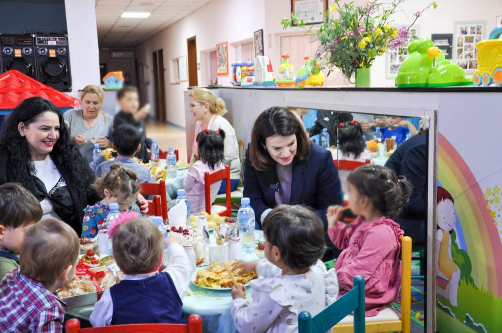 Ministrja Koçiu në Shtëpinë e Foshnjës “Hanna dhe Rozafa”: Solidaritet dhe bashkëpunim për fëmijët në nevojë d17dc49c bfa1 4f29 99a2 5fa280672c9c