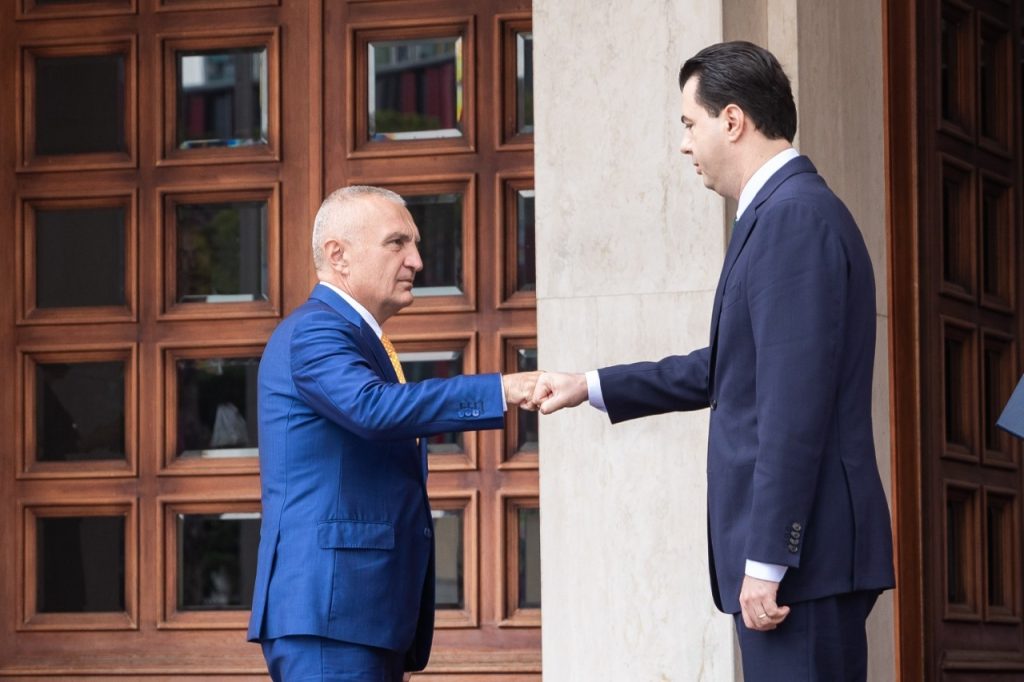Basha për Metën: Njeriu i pazareve, kërkon të përfitojë nga votat e demokratëve. Ankthet e tij e kanë dëmtuar opozitën meta basha me grusht 2