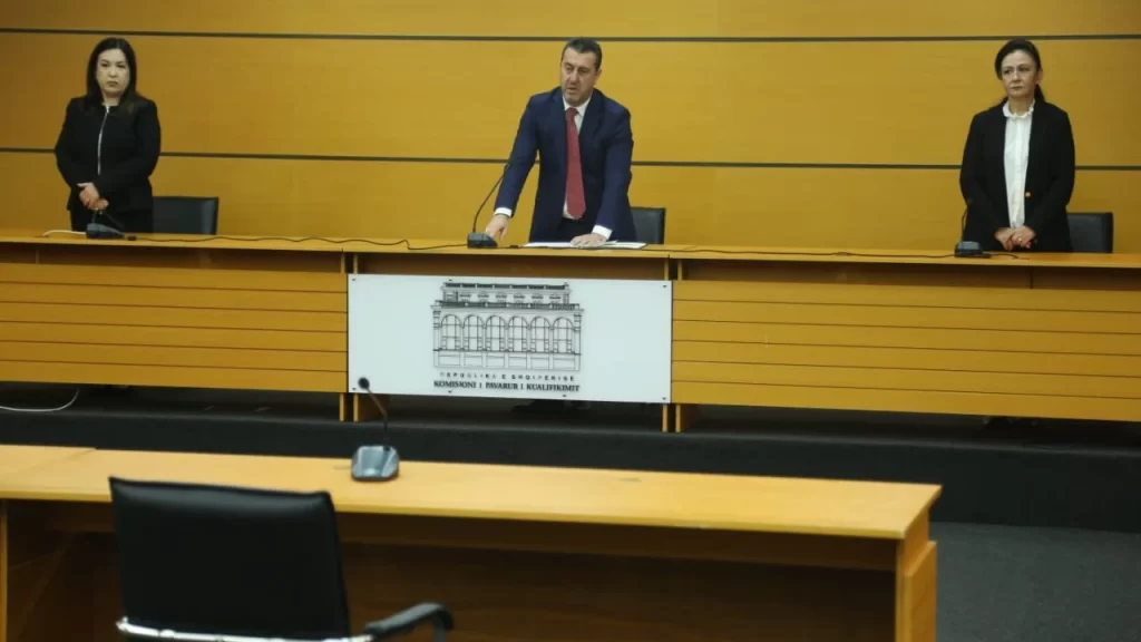 Shkarkohet nga drejtësia Agron Zhukri, gjyqtari që i dha Berishës vulën e PD zhuk sd