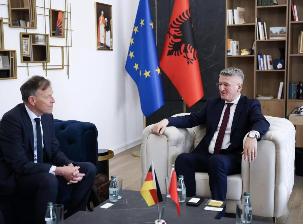 Gjekmarkaj pret figurën e shquar të politikës gjermane: Opozita nuk duhet të shkojë në zgjedhje me gojën mbyllur 3 440859312 754173163560503 8889150361679903214 n