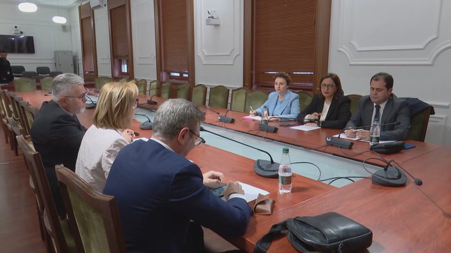 PS frymëzohet nga takimi i Ramës në Athinë, propozim për votën e Diasporës. PD-ja kërkon rikthimin e koalicioneve 900 0 1715702843xdamian dhe oerdi frame 758 799