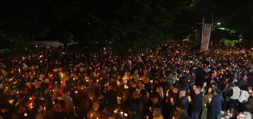 ‘Krishti u ngjall’, besimtarët ortodoksë kremtojnë sot Pashkën Capture 25