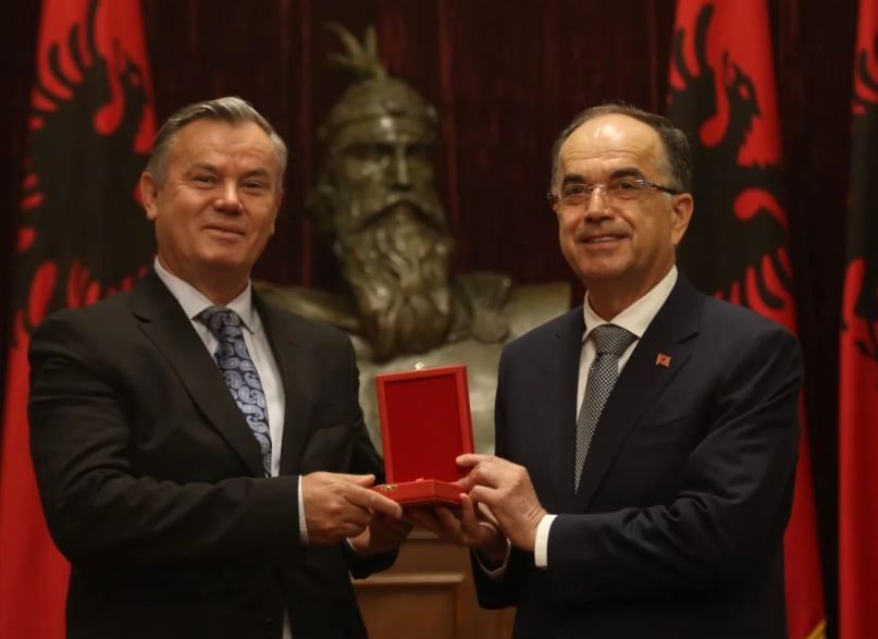 33-vjetori i gazetës “Koha Jonë”, Presidenti Begaj i jep Nikoll Lesit titullin “Mjeshtër i Madh” Capture 52