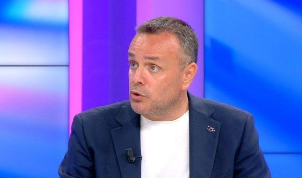 “Disa prej të kërkuarve janë parë para dyqaneve Vodafone duke mbushur telefonat me roaming dhe janë zhdukur”, Karamuço zbulon detajet: Një prej të kërkuarve është larguar me tuta e shapka karamuca