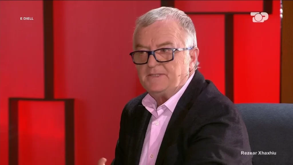 Strehoi Çausheskun? Si u rrethua me tanke ambasada shqiptare në Rumani, gazetari Xhaxhiu: Mora një armë … maxresdefault 1 sd 2