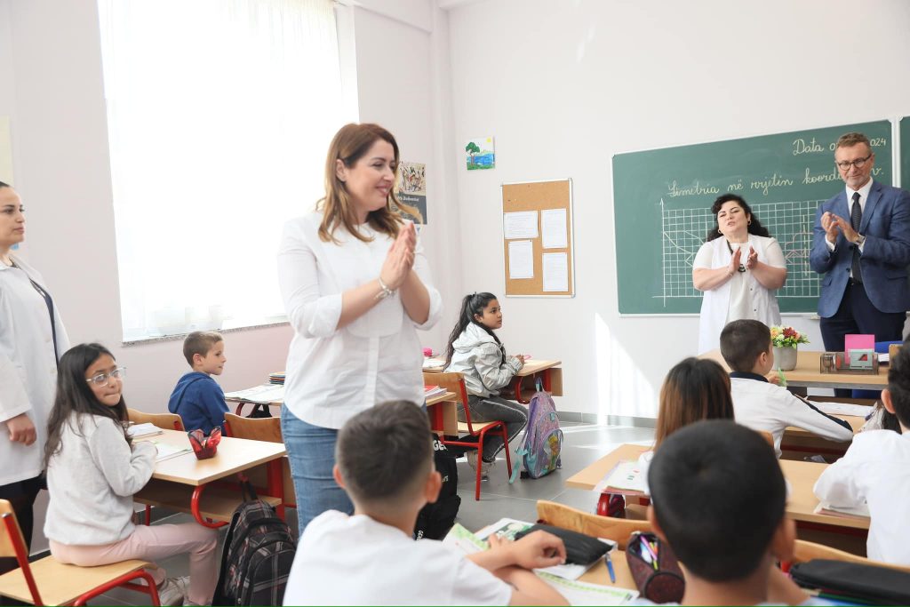 Ministrja Manastirliu: Shkolla e re “Xhezmi Delli”, me mjedise bashkëkohore për 300 nxënës dhe mësues