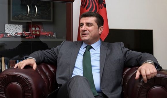 Presidenti Begaj emëron Ernal Filon ambasador të Shqipërisë në Ukrainë 2768D682 6B4A 4AE2 8C00 053D380A79E3 580x339 1