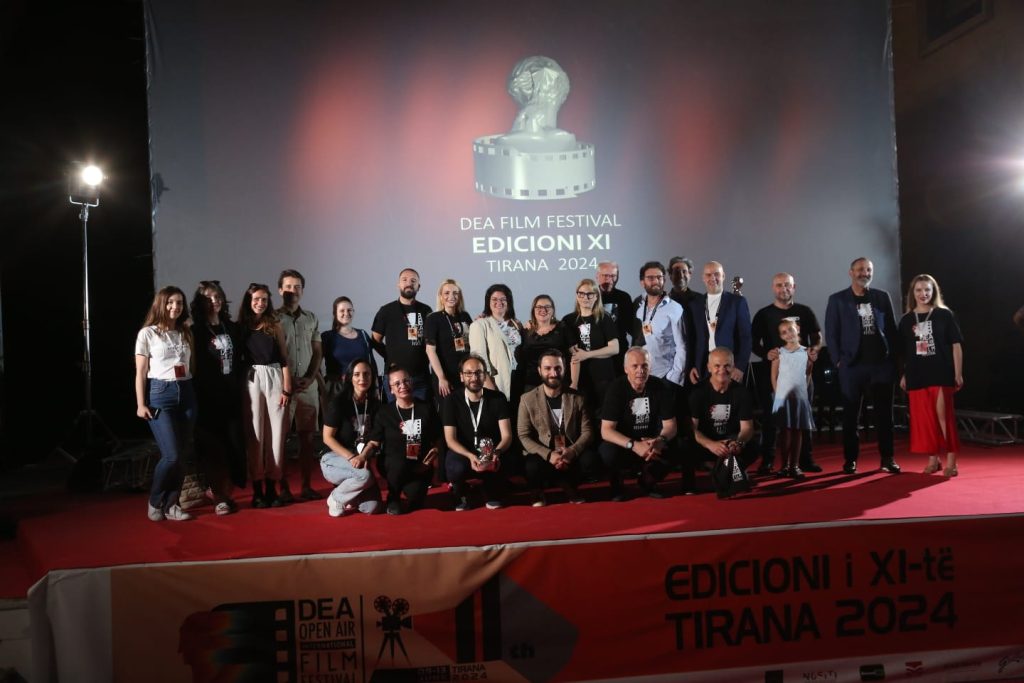 Ndahen çmimet e Edicionit të 11 të Festivalit Ndërkombëtar të Filmit DEA OPEN AIR – Tiranë 2024 9ae82965 7da6 41e6 a6ea 2496b0046749
