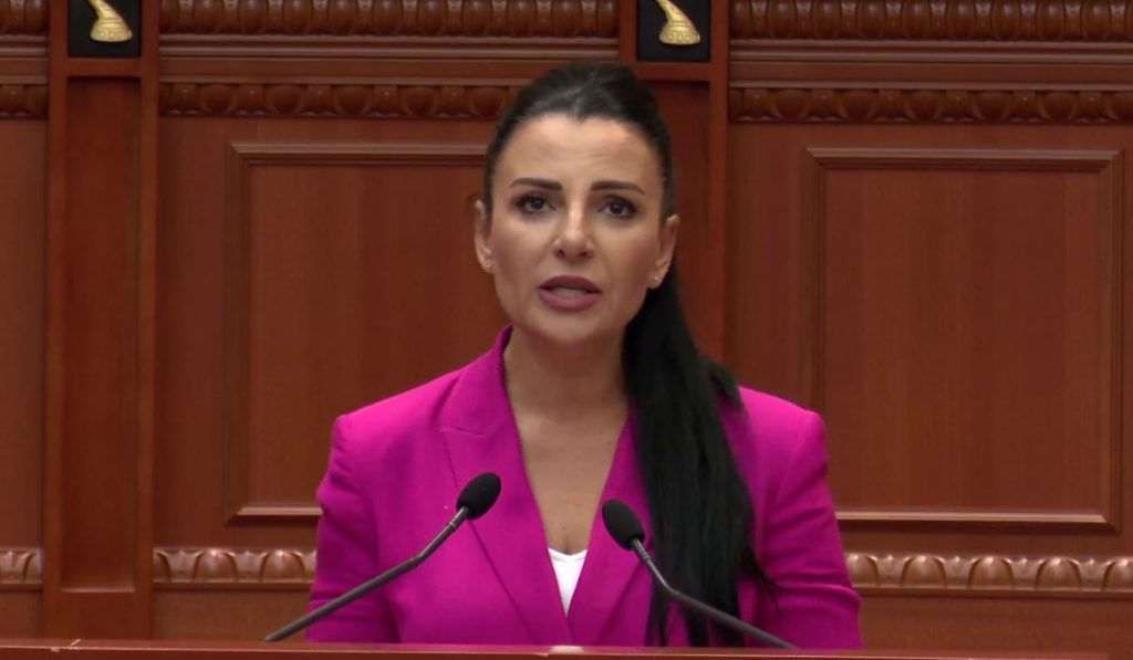 Hekurudha Vorë-Hani i Hotit, zv/kryeministrja Balluku: Pritet një fluks prej 2.3 milionë udhëtarësh në vit Balluku 1