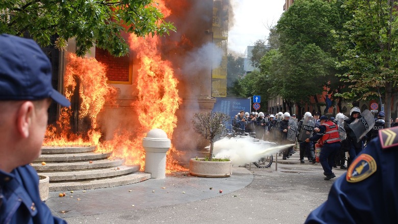 ‘Rithemelimi’ dhe PL sërish protestë para Bashkisë, Policia: Ja rrugët që bllokohen IMG 3267