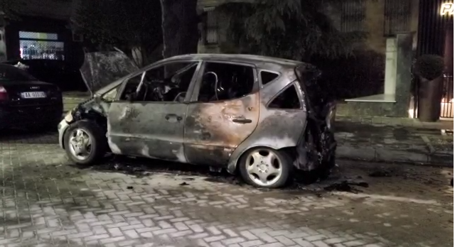 Digjen 6 automjete të një biznesi makinash me qira, dyshohet e qëllimshme IMG 3313