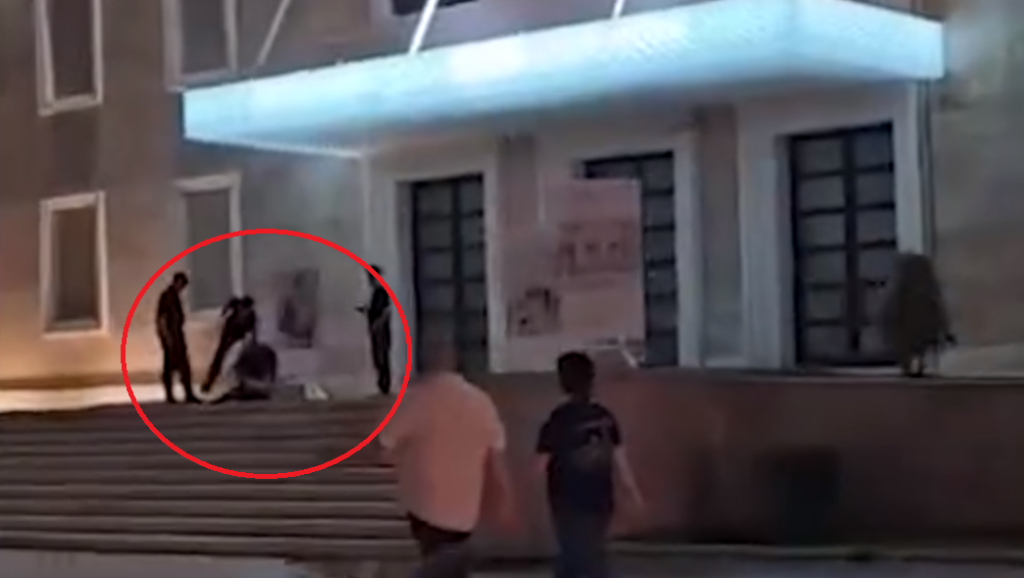 Qëlloi me gurë në drejtim të kryeministrisë, ndalohet 45-vjeçari! Policia: Ishte me probleme mendore Untitled