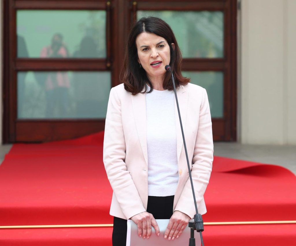 Skandali te Onkologjiku, Koçiu: Kemi nisur hetim administrativ! Do ndryshojmë ligjin për Urdhrin e Mjekut WhatsApp Image 2024 06 26 at 13.42.30