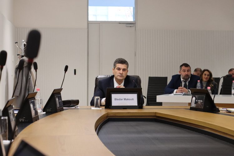 Anita Jella dhe Bledar Maksuti ulen në karrigen e Prokurorisë së Posaçme 0 500 1722420127xbledar maksuti klp 460