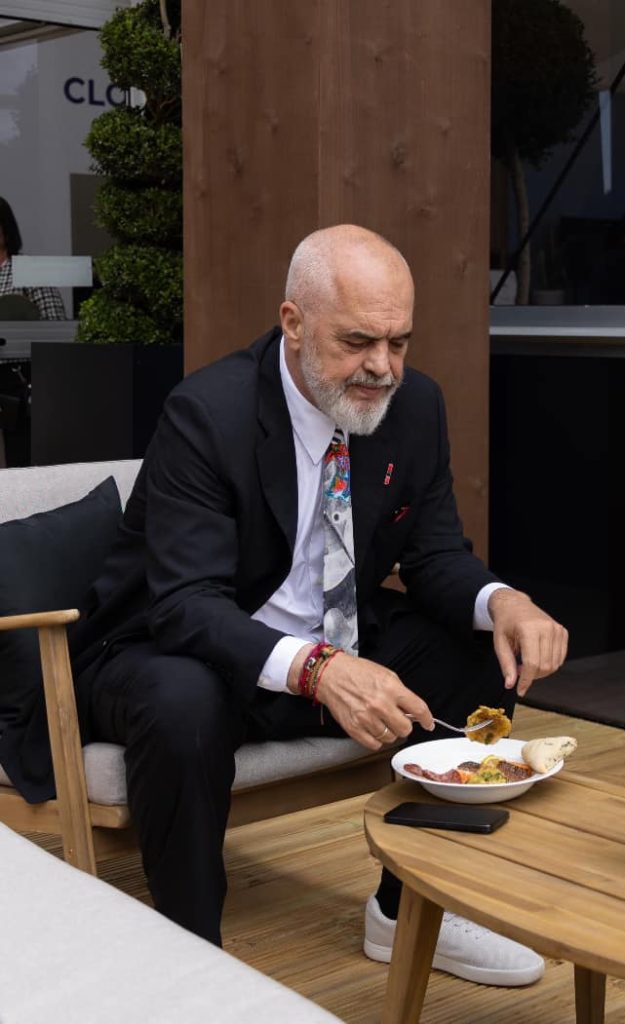 Rama ironizon ushqimin anglez: Nuk kanë faj fare anglezët që kur vijnë në Shqipëri thonë “Oh sa mirë hahet këtu tek ju”! 451796591 1039153007580360 6667147225433080616 n
