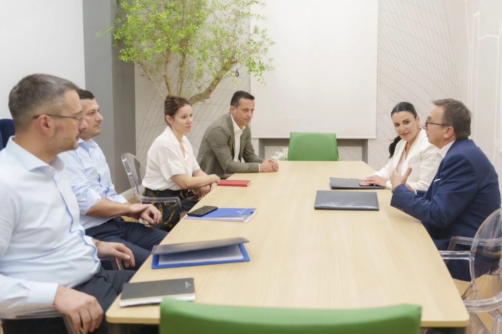 Firmoset marrëveshja për ndërtimin e parkut të parë eolik, zv/kryeministrja Balluku: Së shpejti edhe dy kontrata të tjera 3 451826893 914356454065689 8888306145584653336 n