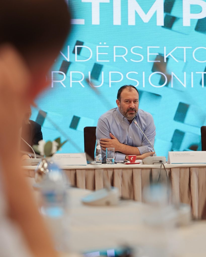 Lufta kundër korrupsionit, Mazniku: Bashkitë të organizojnë komunitetet për t’i bërë më aktive, të krijohet një klimë besimi 452909286 18035608811286119 8430132152329847325 n