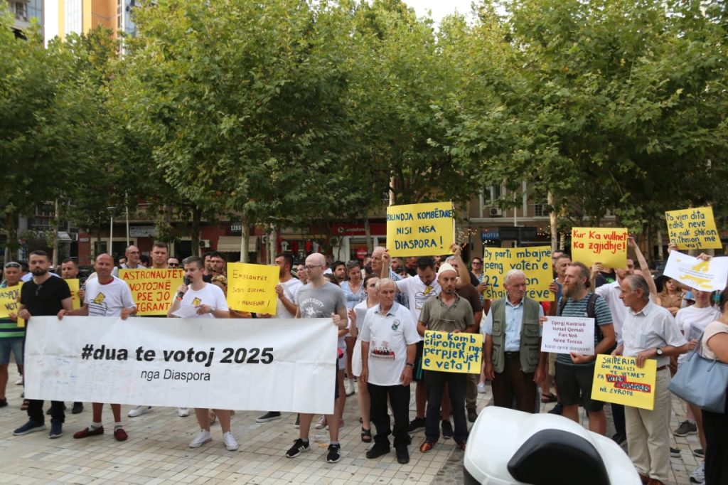 FOTO/ Diaspora protestë para Kuvendit: Dua të votoj në 2025 5 486d1ddc 243d 4581 ab31 553c4116bf31