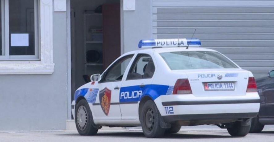 Digjen dy makina gjatë natës në Shkodër Capture 80