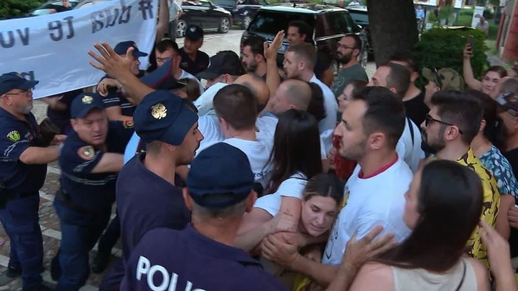 ”O legen?”, protestuesit për votën e diasporës përplasen me policinë. Tentuan edhe afrimin tek deputetët e PS-së Capture transformed