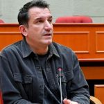 Blushi goditi me grusht Halit Valterin në Këshill, Braçe: Zhgënjim i madh. Kam parë edhe çizme që hidhen nga e njëjta parti 3 Veliaj