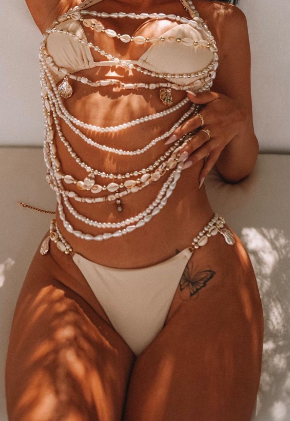 Brikenda merr vëmendje me fotografitë mahnitëse në bikini 2 brikenda 1