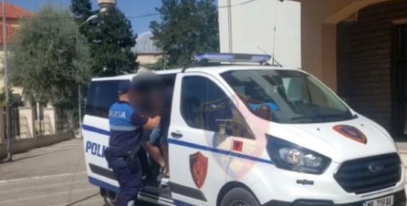 Sherri masiv në Korçë: 10 të shoqëruar nga Policia kk