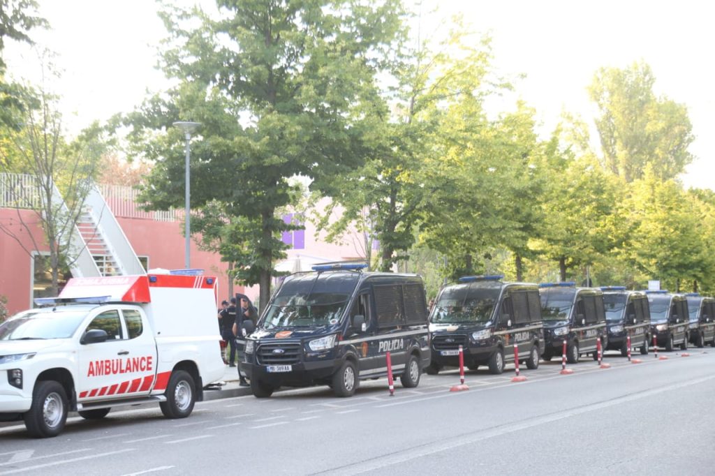 VIDEO/ Militantët e Berishës me makina luksoze drejt Tiranës për protestën. Blindohet Kryeministria 3 protesta6643434
