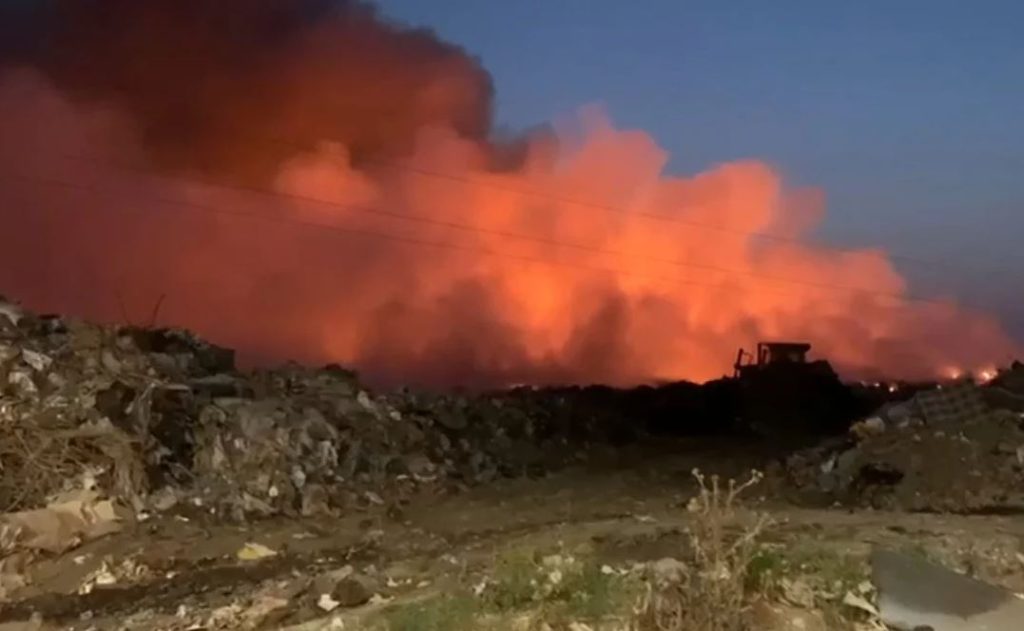 Zjarri në pyjet e Kukësit, forcat e ushtrisë në terren për të shuar flakët zjarr vlore
