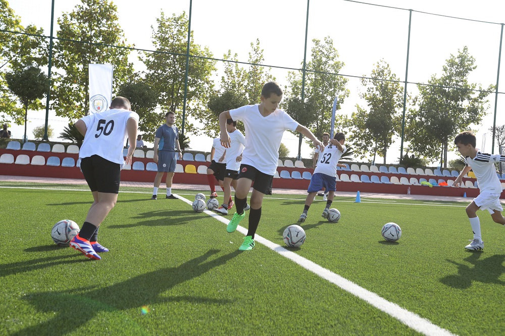 Gati Akademia elitare, Dyrrah City sjell trajneret e Manchester City ne Durres… 1111