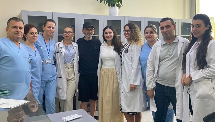 FOTO/ Aktori i njohur Mehdi Malka del nga spitali në QSUT, ja si paraqitet gjendja e tij shëndetësore 454739413 920707083422358 2397259654083960504 n 1