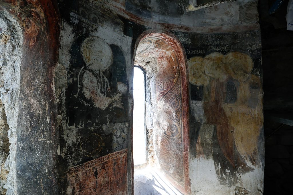 FOTO/ Zbulohen murale të reja në Kishën e Rubikut 1 455118468 809927964642951 3373941994703714247 n