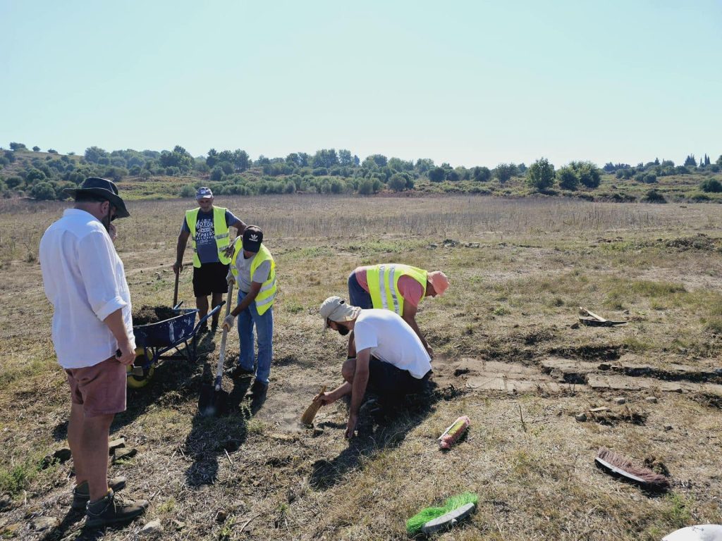 FOTO/ Rama: Del në dritë urbanizimi i plotë i Apolonisë nga misioni arkeologjik shqiptaro-francez 3 456583578 1061288658700128 4014377028445149255 n