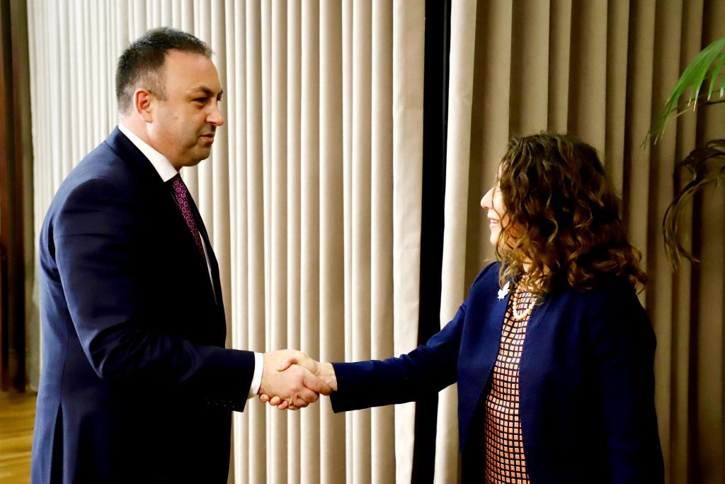FOTO/ Bashkëpunimi dypalësh, ministri i Brendshëm Ervin Hoxha pret ambasadoren e Kanadasë në Tiranë 1 457038566 122112046748450238 228966649655127622 n