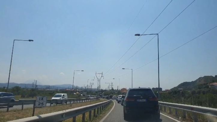 Radhë e gjatë makinash në Elbasan Capture1 8
