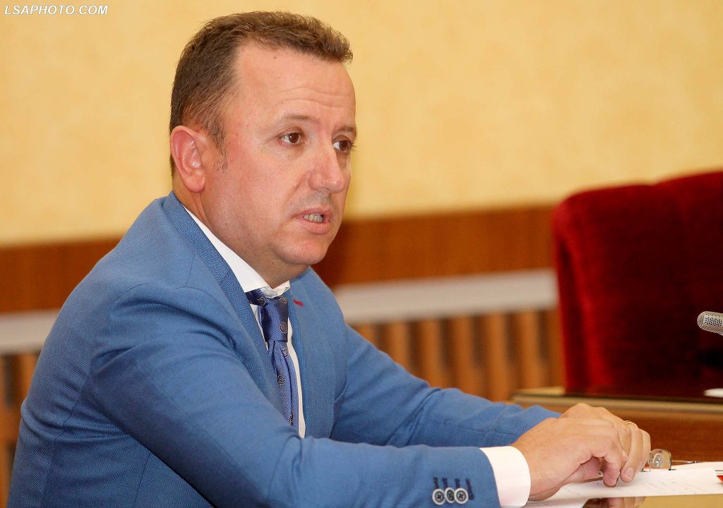 Transporti i mbetjeve toksike në Tajlandë, analiza e Eduard Halimit: Shkelje të rënda dhe një qark i errët Eduard Halimi